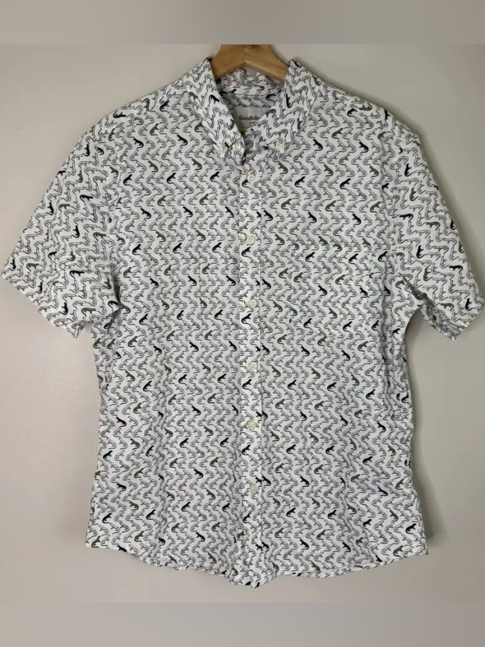 Short sleeve slim fit lizard button up